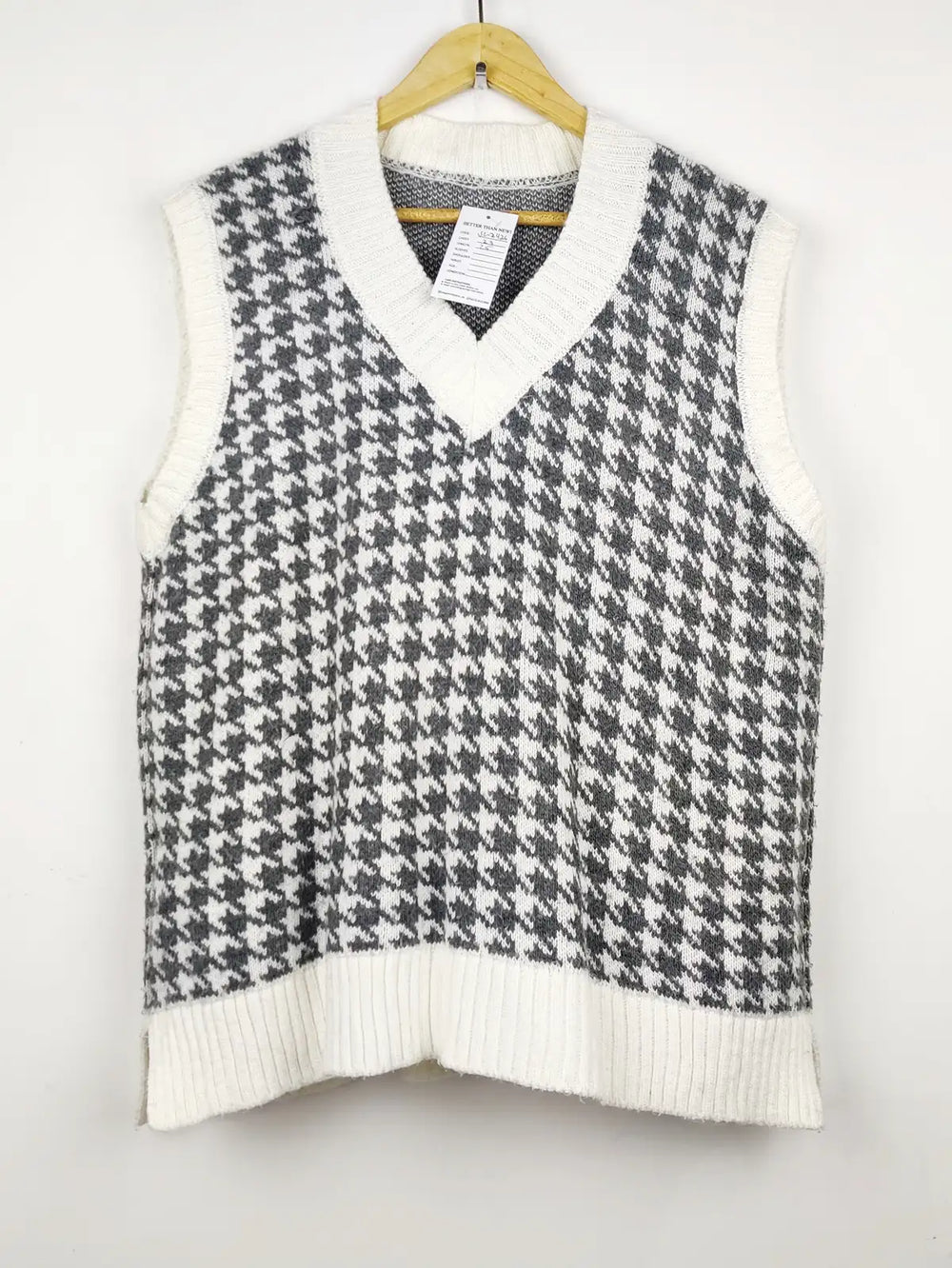 Buy online pre-used pre-loved 100% authentic & Original branded Unknown Brand (SL-2426) available in Pakistan. Top international brands avilable.