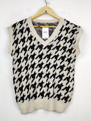 Buy online pre-used pre-loved 100% authentic & Original branded Unknown Brand (SL-2457) available in Pakistan. Top international brands avilable.