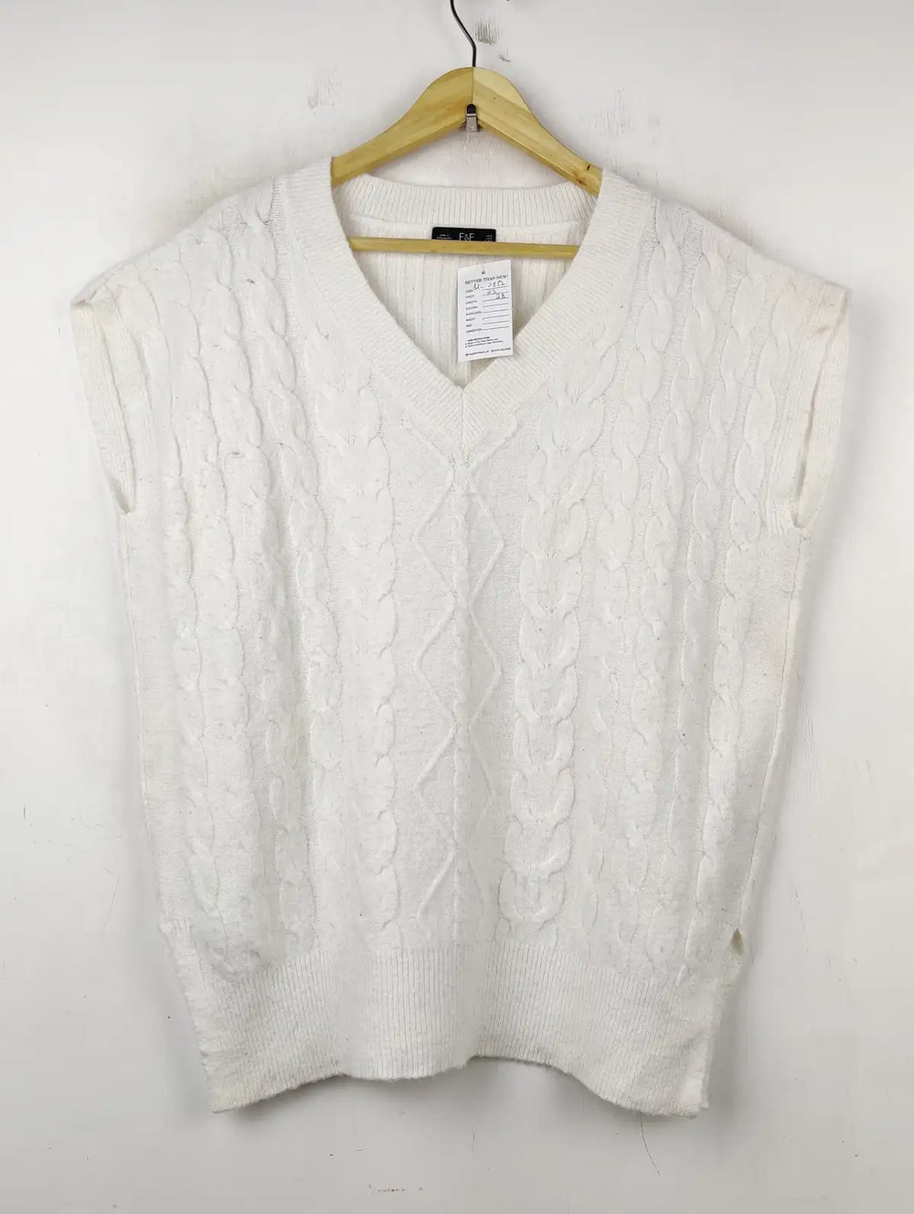 Buy online pre-used pre-loved 100% authentic & Original branded F&F (SL-2552) available in Pakistan. Top international brands avilable.