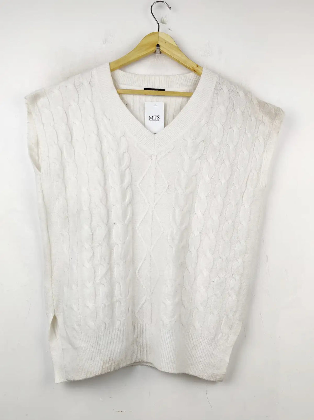 Buy online pre-used pre-loved 100% authentic & Original branded F&F (SL-2562) available in Pakistan. Top international brands avilable.