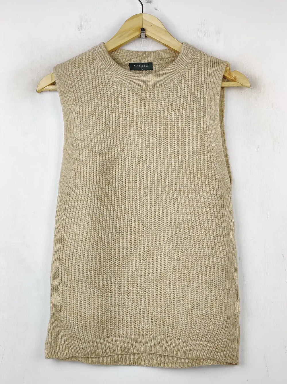 Buy online pre-used pre-loved 100% authentic & Original branded Papaya (SL-2598) available in Pakistan. Top international brands avilable.