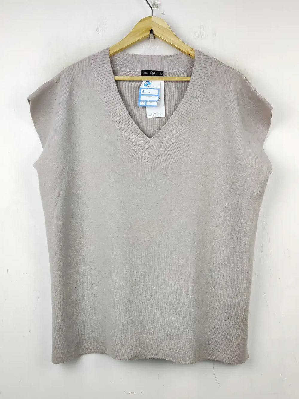 Buy online pre-used pre-loved 100% authentic & Original branded F&F (SL-2607) available in Pakistan. Top international brands avilable.