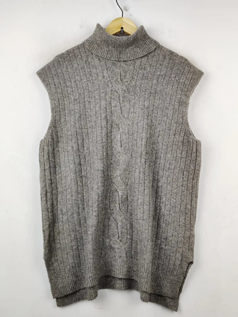 Buy online pre-used pre-loved 100% authentic & Original branded F&F (SL-2608) available in Pakistan. Top international brands avilable.