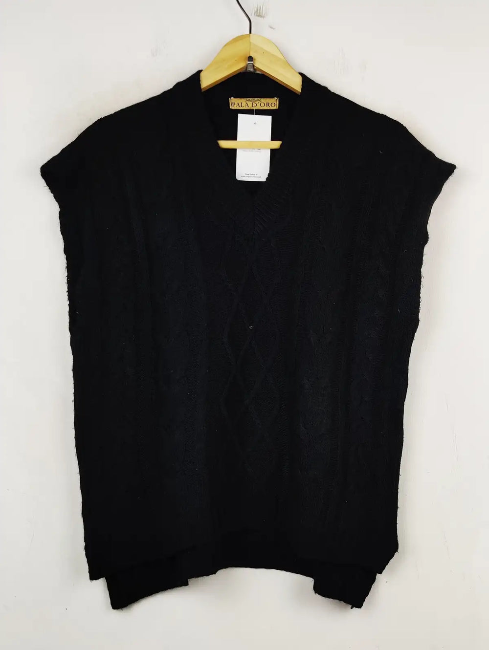 Buy online pre-used pre-loved 100% authentic & Original branded Pala D Oro (SL-2714) available in Pakistan. Top international brands avilable.