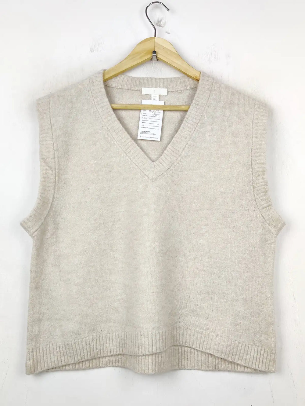 Buy online pre-used pre-loved 100% authentic & Original branded H&M (SL-2832) available in Pakistan. Top international brands avilable.