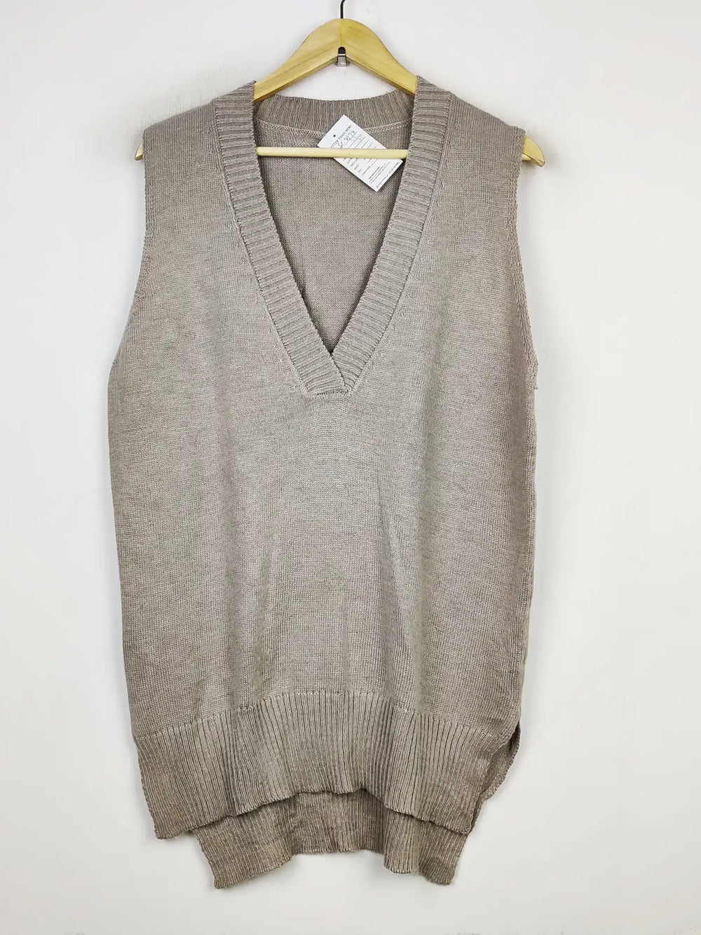 Buy online pre-used pre-loved 100% authentic & Original branded Unknown Brand (SL-2974) available in Pakistan. Top international brands avilable.