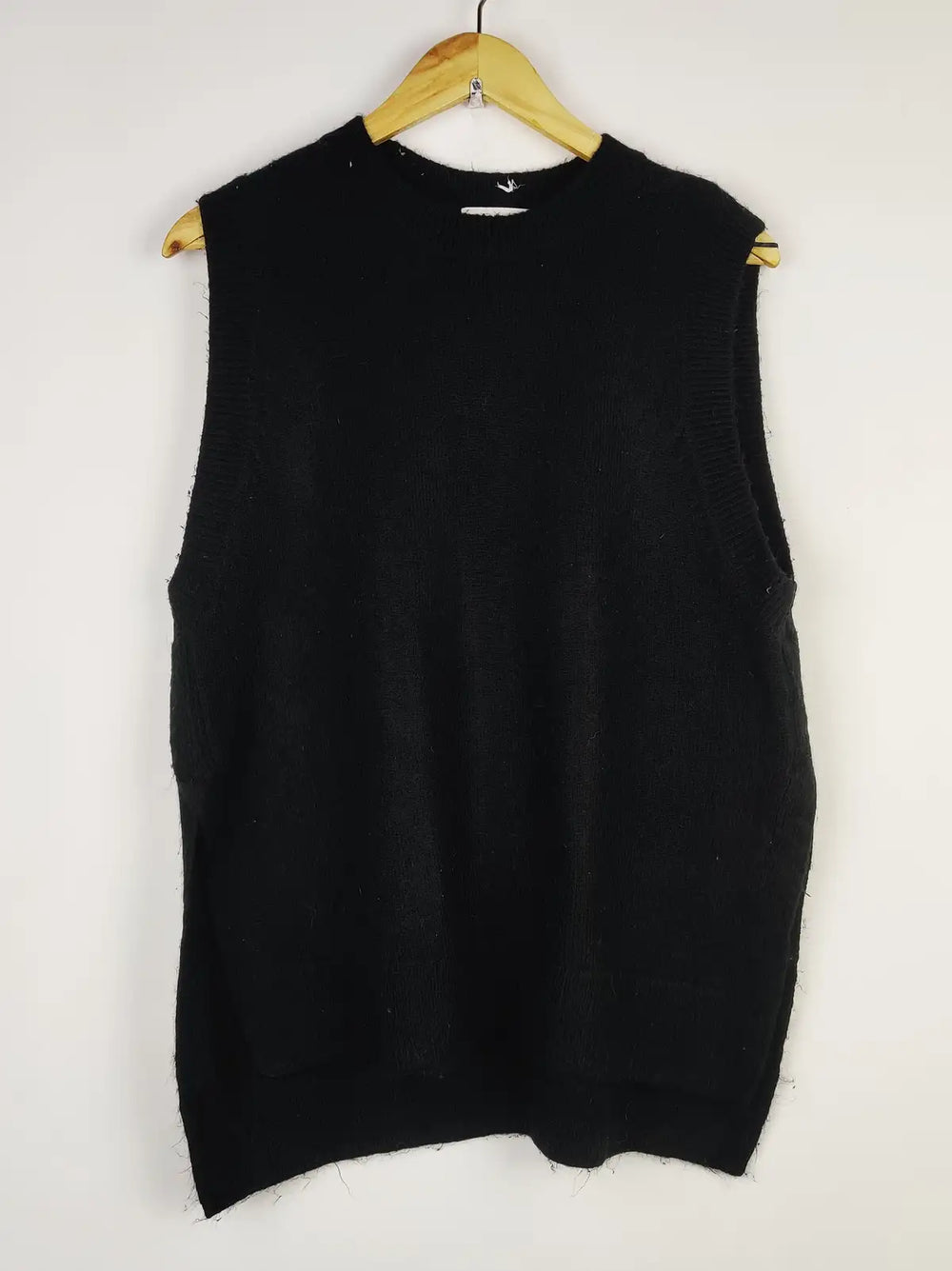 Buy online pre-used pre-loved 100% authentic & Original branded H&M (SL-3554) available in Pakistan. Top international brands avilable.