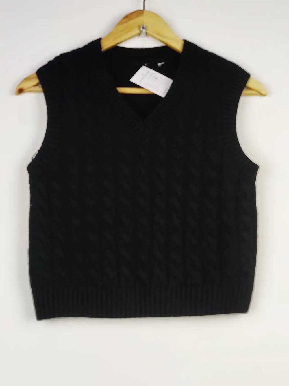 Buy online pre-used pre-loved 100% authentic & Original branded Unknown Brand (SL-3582) available in Pakistan. Top international brands avilable.