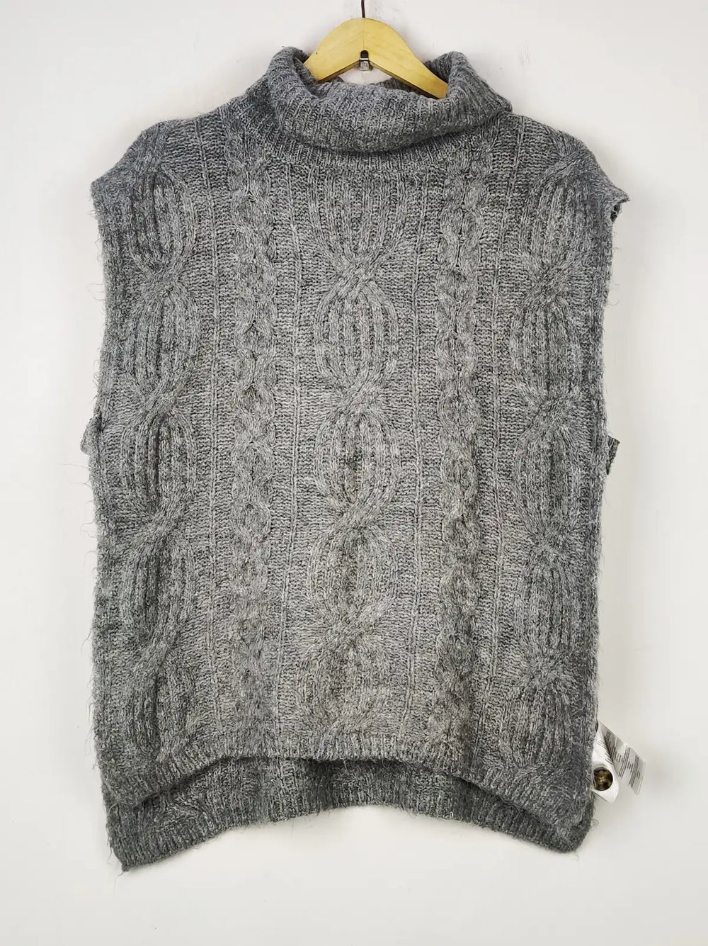 Buy online pre-used pre-loved 100% authentic & Original branded Page One (SL-3993) available in Pakistan. Top international brands avilable.