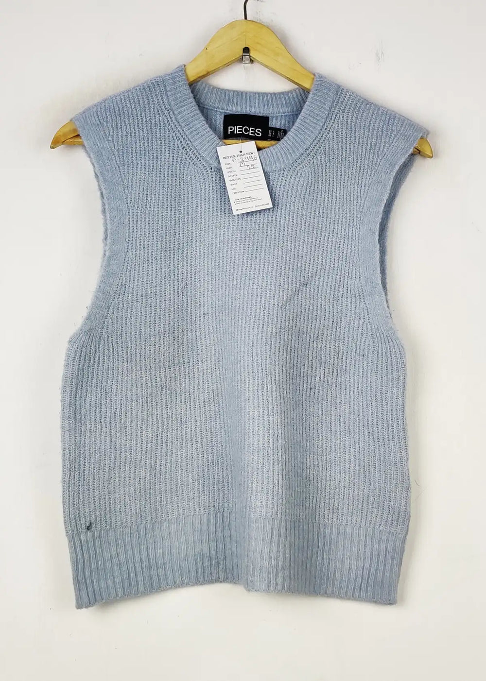 Buy online pre-used pre-loved 100% authentic & Original branded Pieces (SL-3996) available in Pakistan. Top international brands avilable.