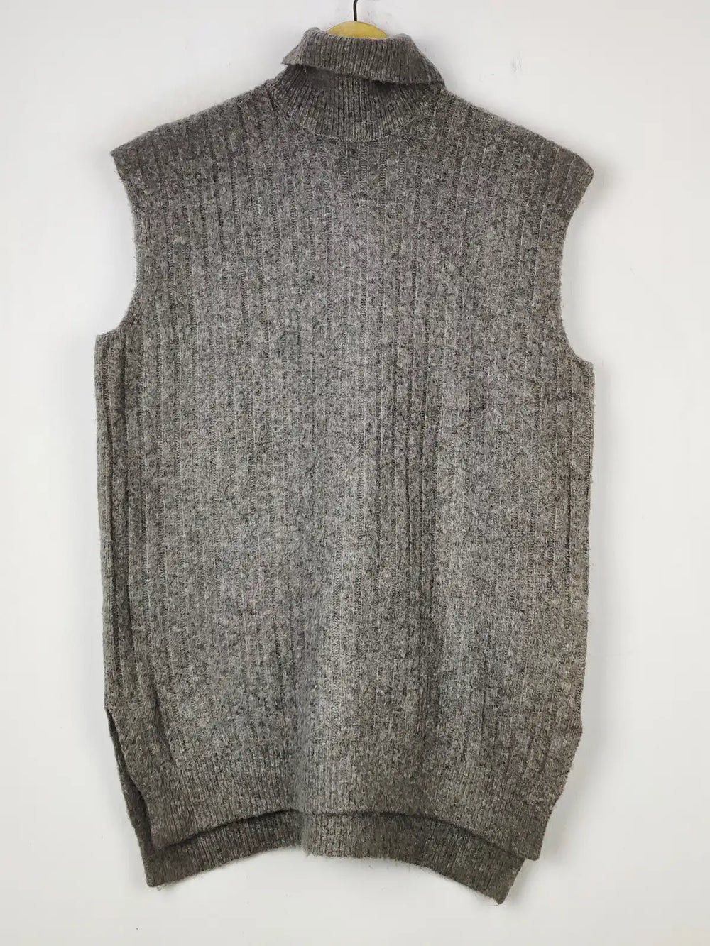 Buy online pre-used pre-loved 100% authentic & Original branded F&F (SL-3998) available in Pakistan. Top international brands avilable.