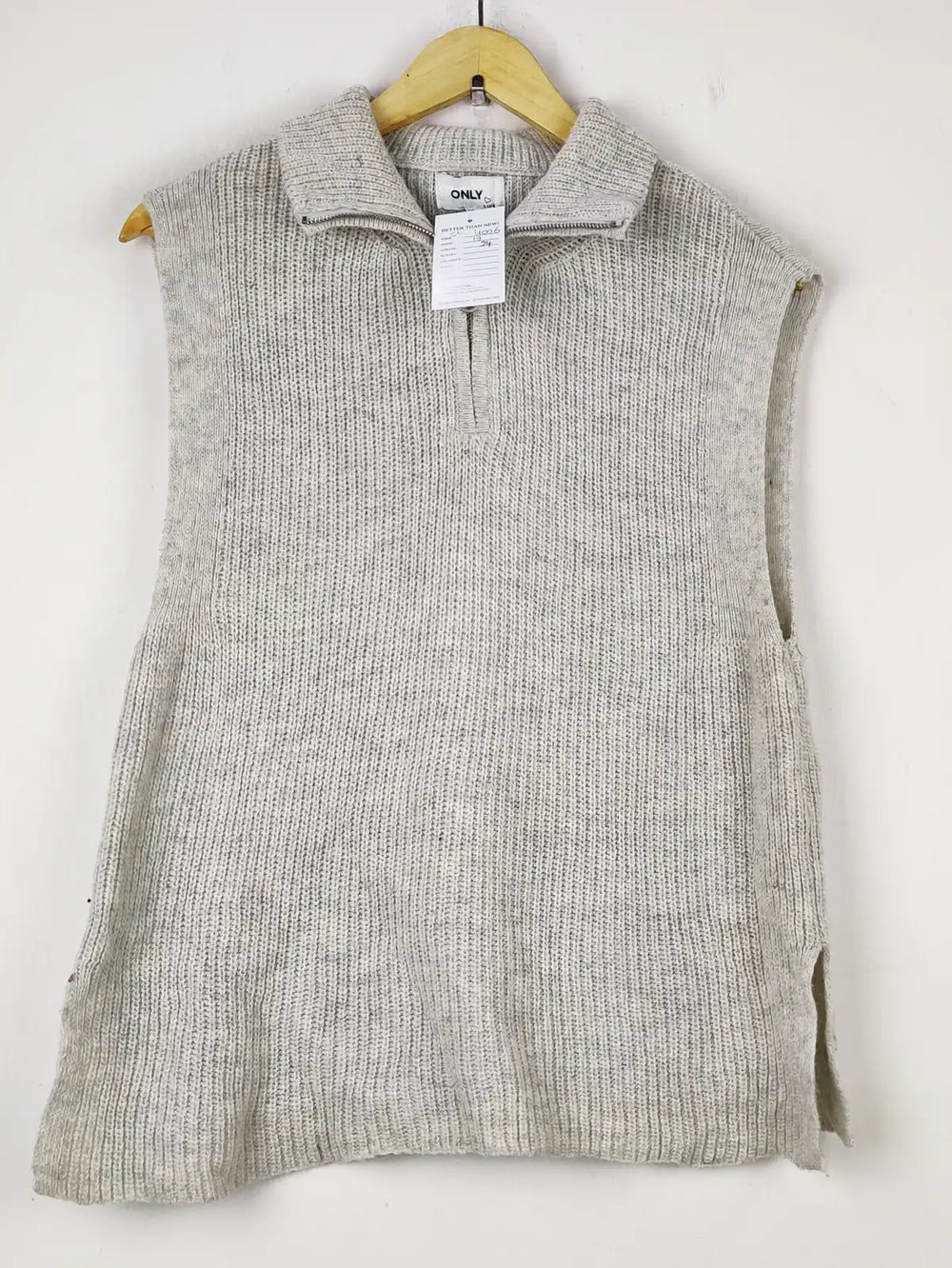 Buy online pre-used pre-loved 100% authentic & Original branded Only (SL-4006) available in Pakistan. Top international brands avilable.