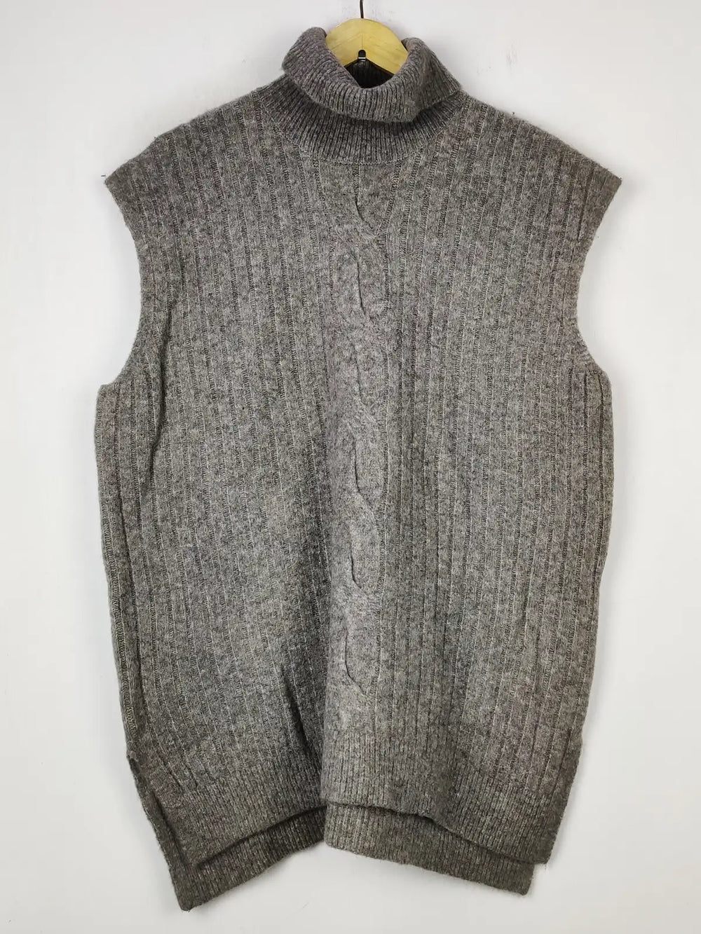 Buy online pre-used pre-loved 100% authentic & Original branded F&F (SL-4014) available in Pakistan. Top international brands avilable.