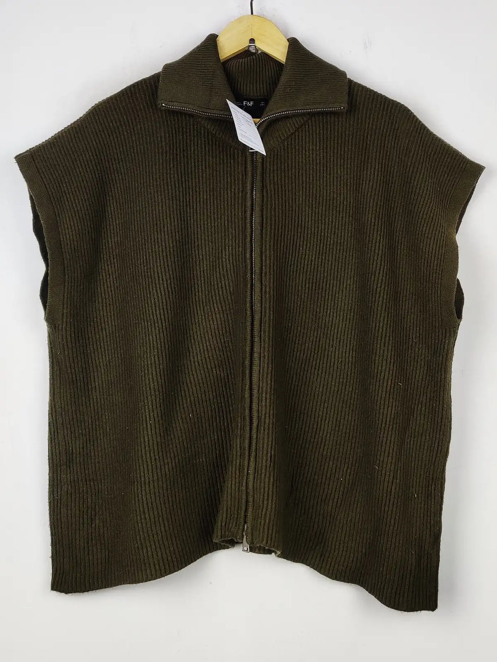 Buy online pre-used pre-loved 100% authentic & Original branded Zara (SL-4020) available in Pakistan. Top international brands avilable.