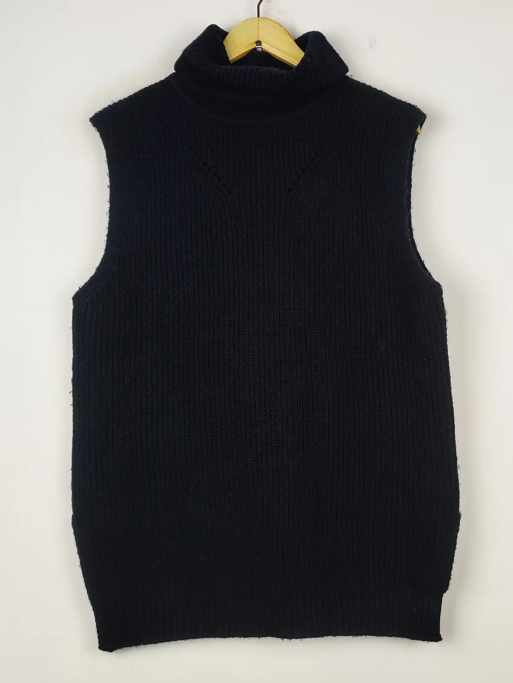 Buy online pre-used pre-loved 100% authentic & Original branded White Stuff (SL-4022) available in Pakistan. Top international brands avilable.