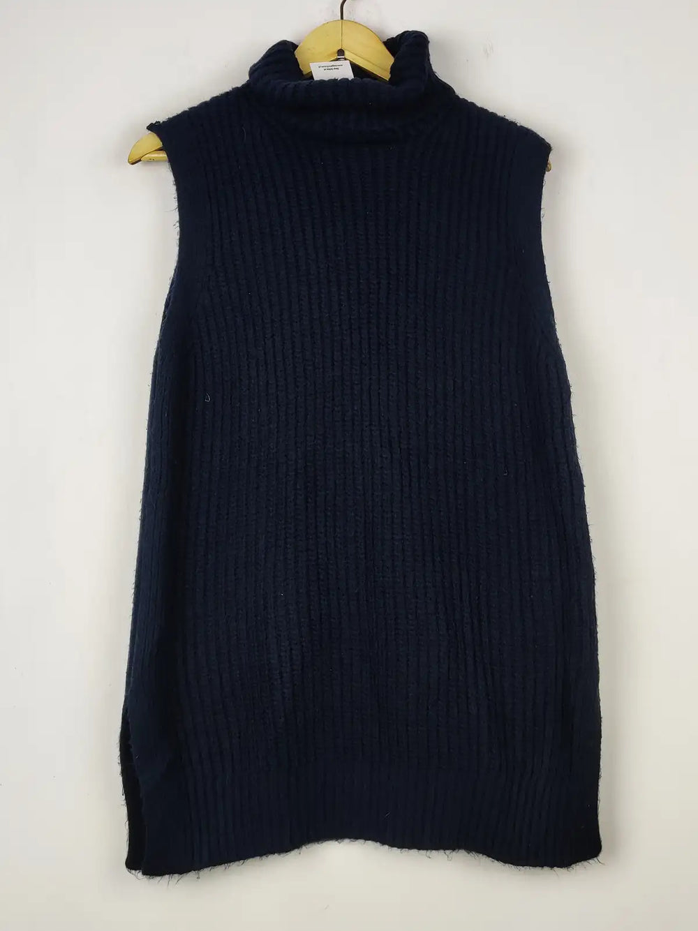 Buy online pre-used pre-loved 100% authentic & Original branded Mark & Spencer (SL-4035) available in Pakistan. Top international brands avilable.