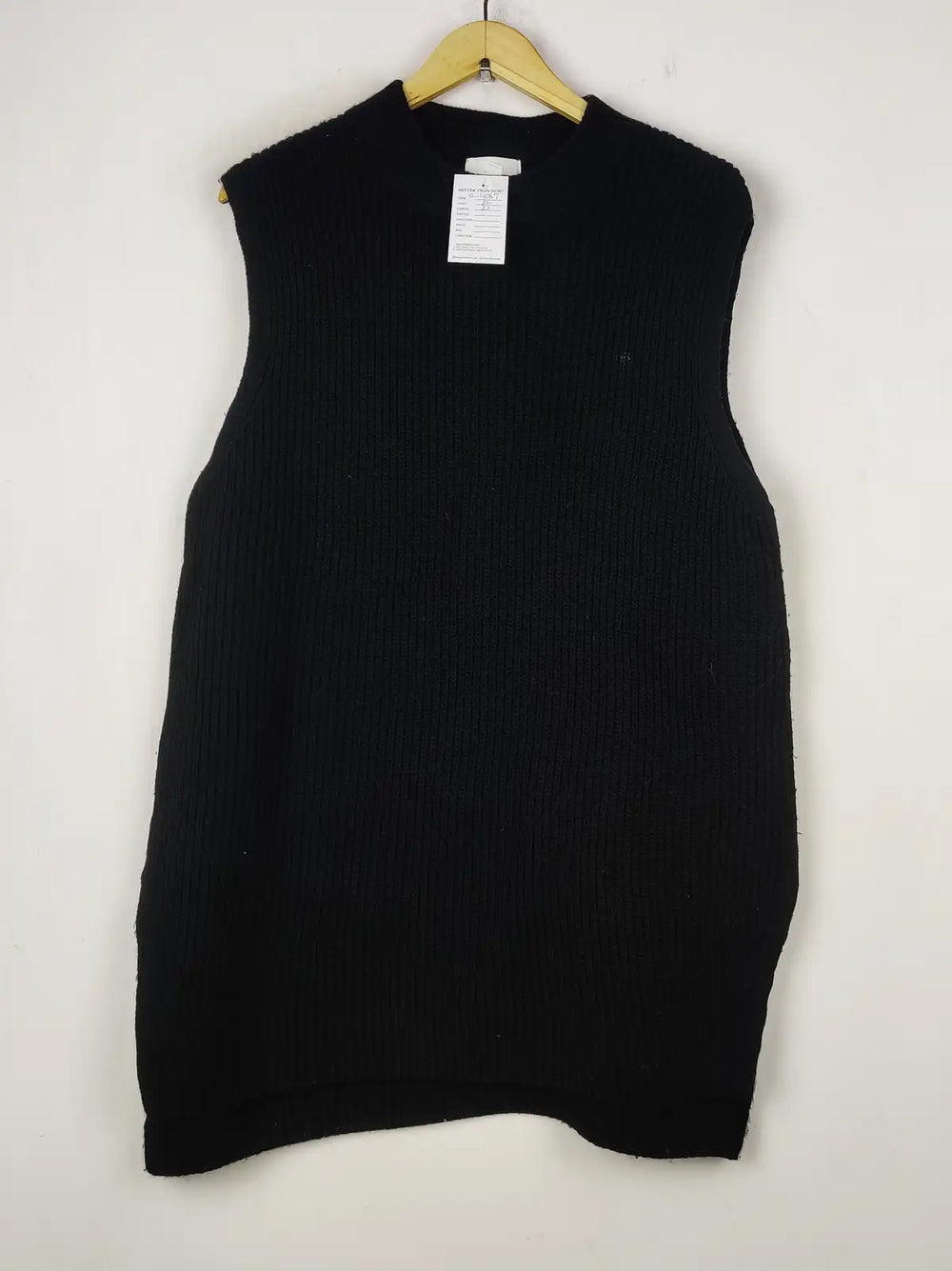 Buy online pre-used pre-loved 100% authentic & Original branded H&M (SL-4067) available in Pakistan. Top international brands avilable.