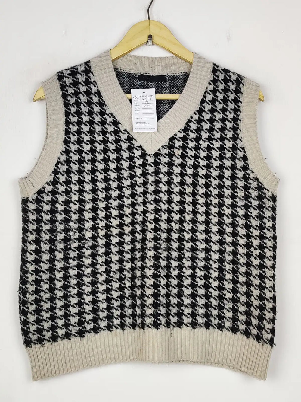 Buy online pre-used pre-loved 100% authentic & Original branded Unknown Brand (SL-4514) available in Pakistan. Top international brands avilable.