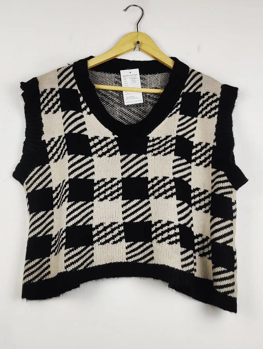 Buy online pre-used pre-loved 100% authentic & Original branded Unknown Brand (SL-4555) available in Pakistan. Top international brands avilable.