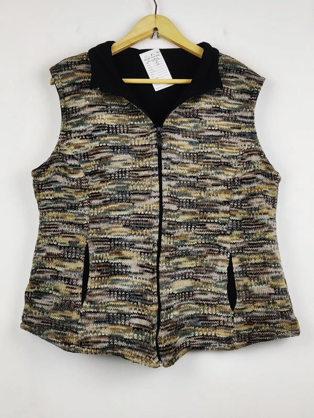 Buy online pre-used pre-loved 100% authentic & Original branded Unknown Brand (SL-4566) available in Pakistan. Top international brands avilable.