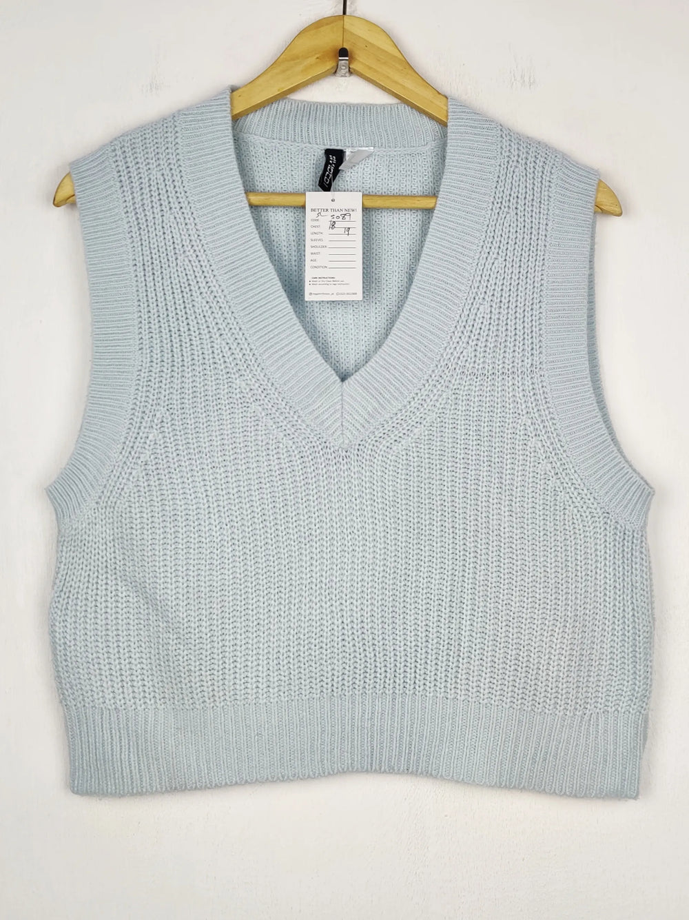 Buy online pre-used pre-loved 100% authentic & Original branded H&M (SL-5089) available in Pakistan. Top international brands avilable.
