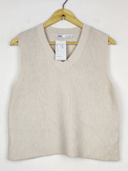 Buy online pre-used pre-loved 100% authentic & Original branded Zara (SL-5132) available in Pakistan. Top international brands avilable.