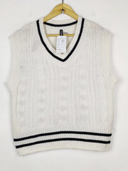 Buy online pre-used pre-loved 100% authentic & Original branded H&M (SL-5154) available in Pakistan. Top international brands avilable.