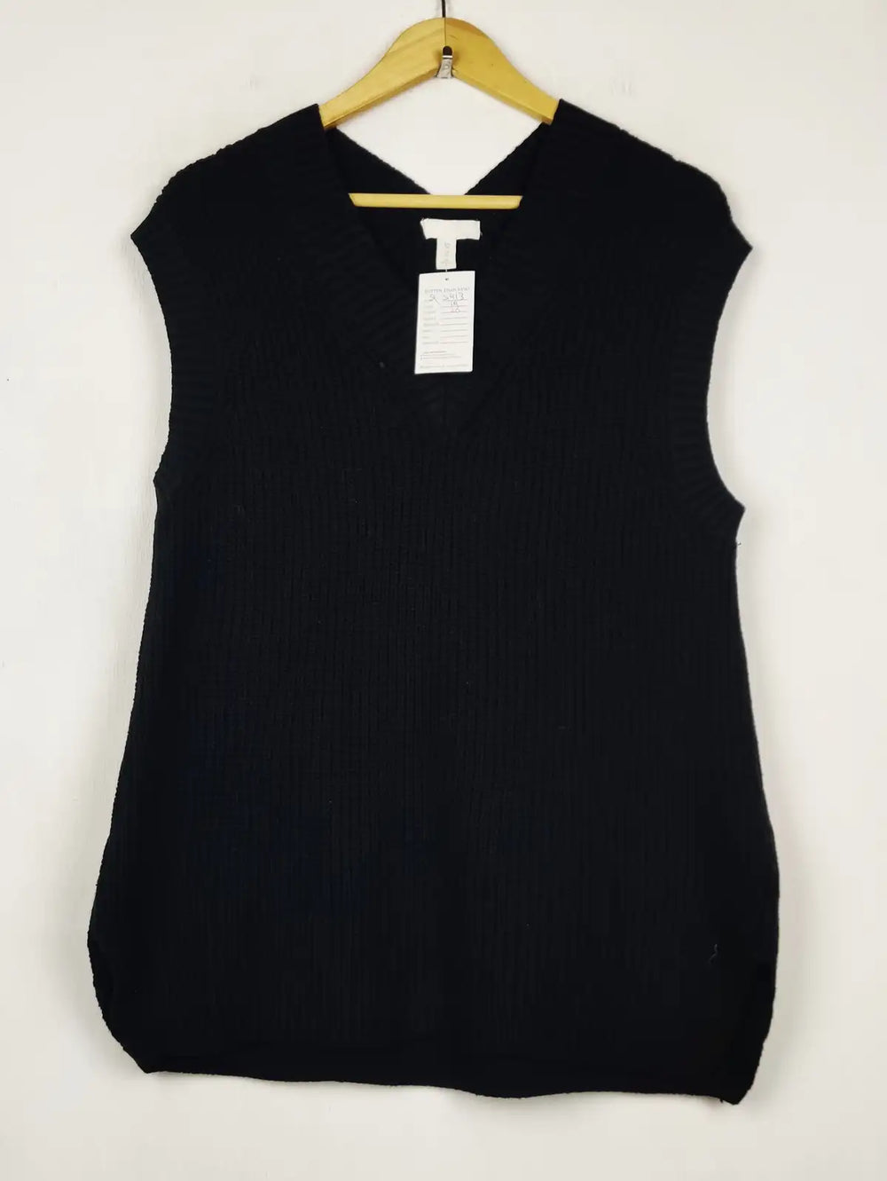 Buy online pre-used pre-loved 100% authentic & Original branded Unknown Brand (SL-5413) available in Pakistan. Top international brands avilable.