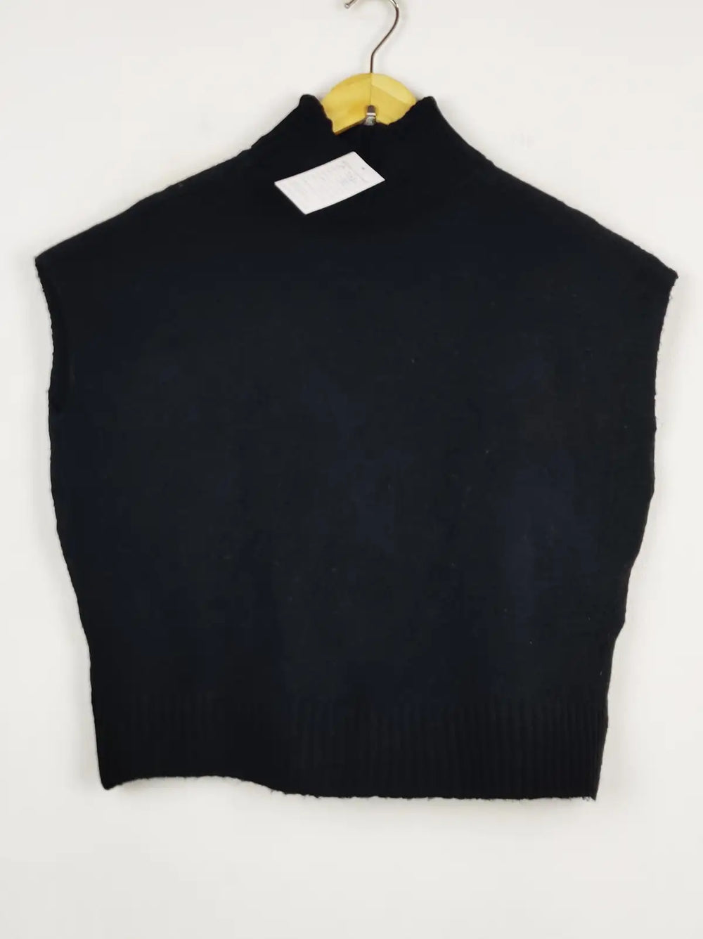 Buy online pre-used pre-loved 100% authentic & Original branded Shein (SL-5631) available in Pakistan. Top international brands avilable.