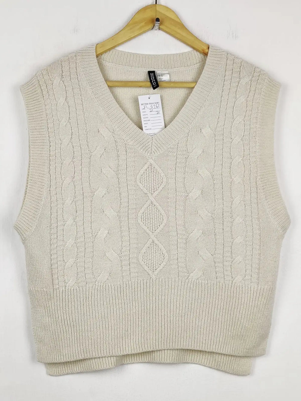 Buy online pre-used pre-loved 100% authentic & Original branded H&M (SL-5762) available in Pakistan. Top international brands avilable.