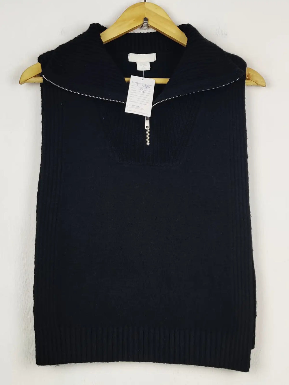 Buy online pre-used pre-loved 100% authentic & Original branded H&M (SL-5886) available in Pakistan. Top international brands avilable.