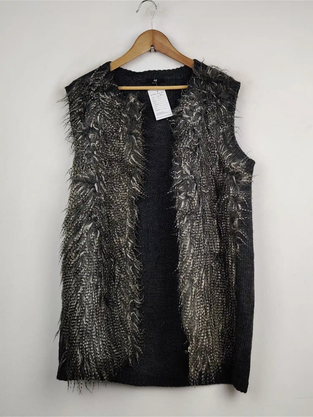 Buy online pre-used pre-loved 100% authentic & Original branded H&M (SL-846) available in Pakistan. Top international brands avilable.