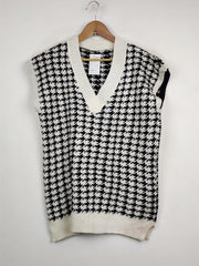 Buy online pre-used pre-loved 100% authentic & Original branded Unknown Brand (SL-881) available in Pakistan. Top international brands avilable.