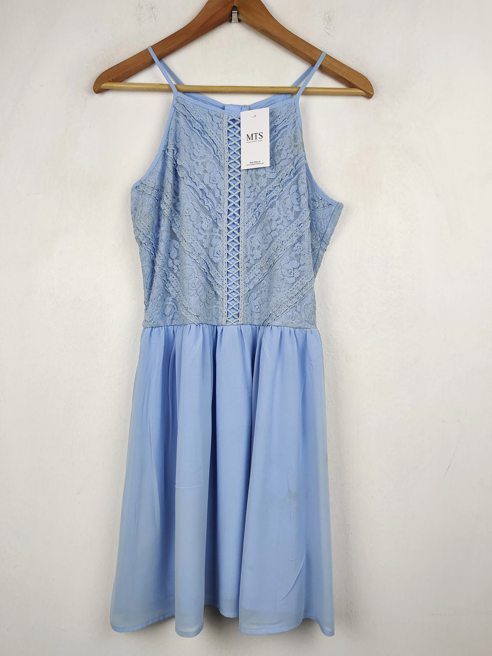 Buy online pre-used pre-loved 100% authentic & Original branded New Look (SWT-05) available in Pakistan. Top international brands avilable.