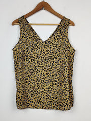 Buy online pre-used pre-loved 100% authentic & Original branded Marks & Spencer (SWT-1049) available in Pakistan. Top international brands avilable.