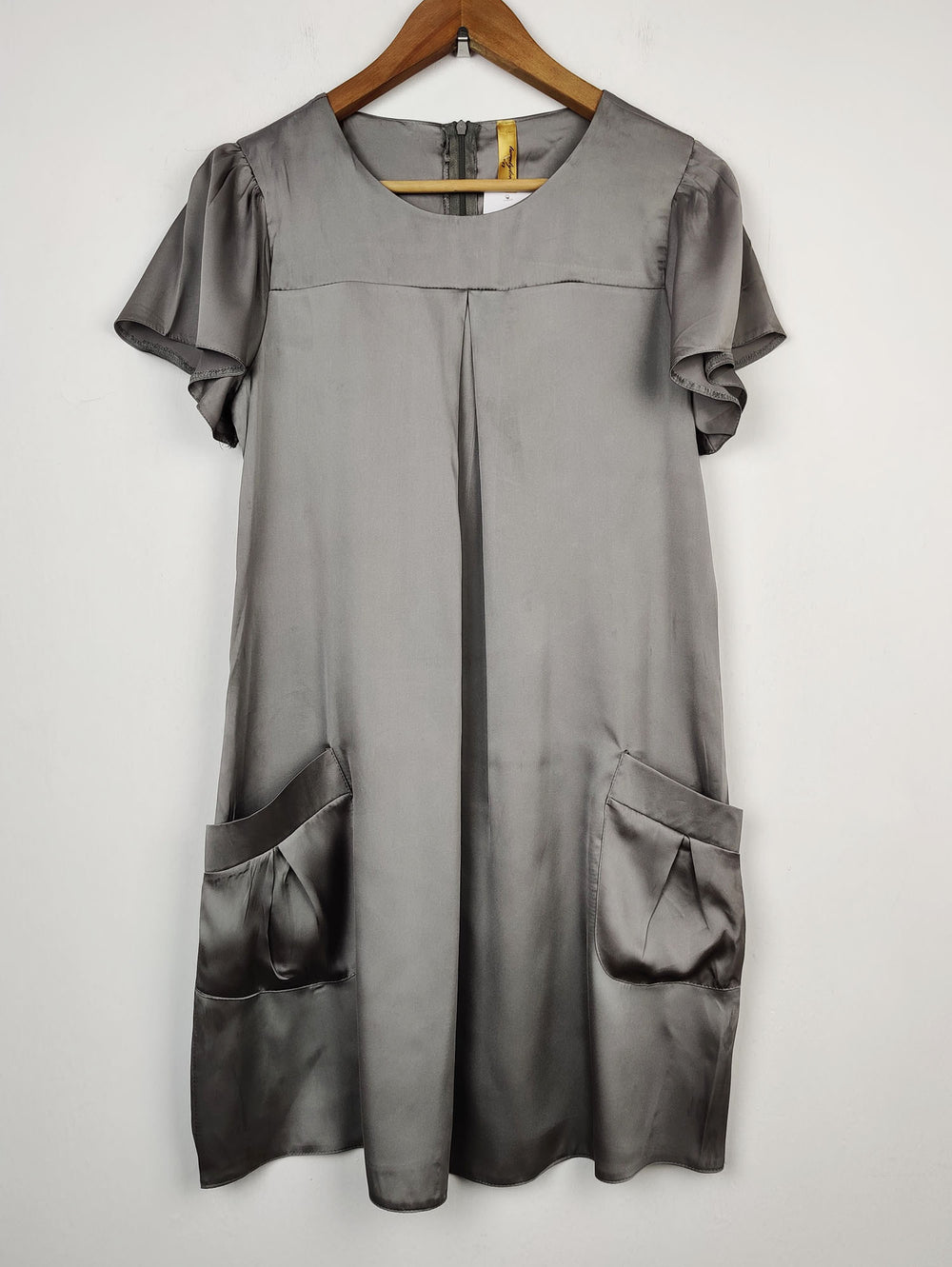 Buy online pre-used pre-loved 100% authentic & Original branded Twentyten (SWT-1061) available in Pakistan. Top international brands avilable.