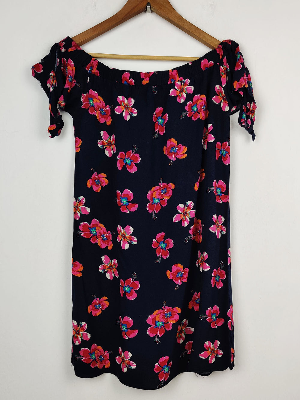 Buy online pre-used pre-loved 100% authentic & Original branded Papaya (SWT-1113) available in Pakistan. Top international brands avilable.