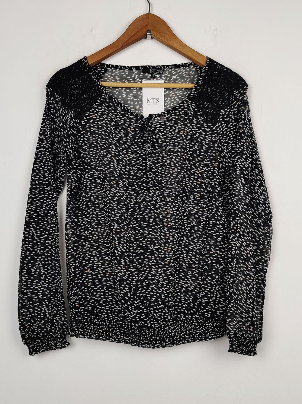 Buy online pre-used pre-loved 100% authentic & Original branded Dept (SWT-1115) available in Pakistan. Top international brands avilable.