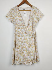 Buy online pre-used pre-loved 100% authentic & Original branded Hollister (SWT-1118) available in Pakistan. Top international brands avilable.