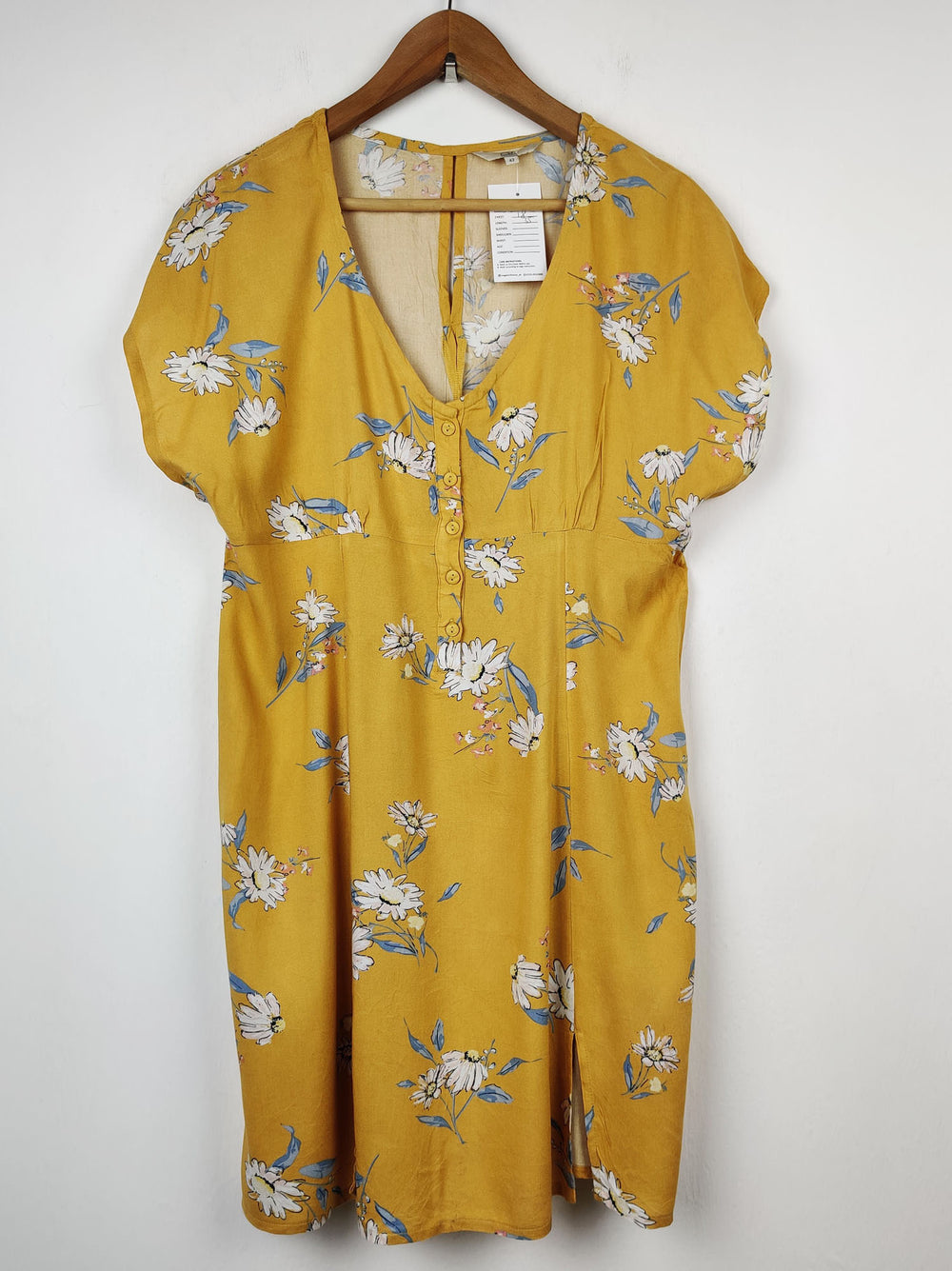 Buy online pre-used pre-loved 100% authentic & Original branded Ckh (SWT-1145) available in Pakistan. Top international brands avilable.