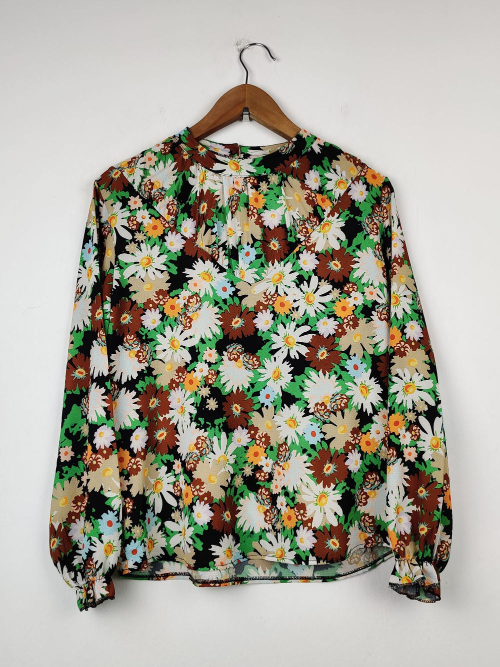 Buy online pre-used pre-loved 100% authentic & Original branded Sophia (SWT-1161) available in Pakistan. Top international brands avilable.