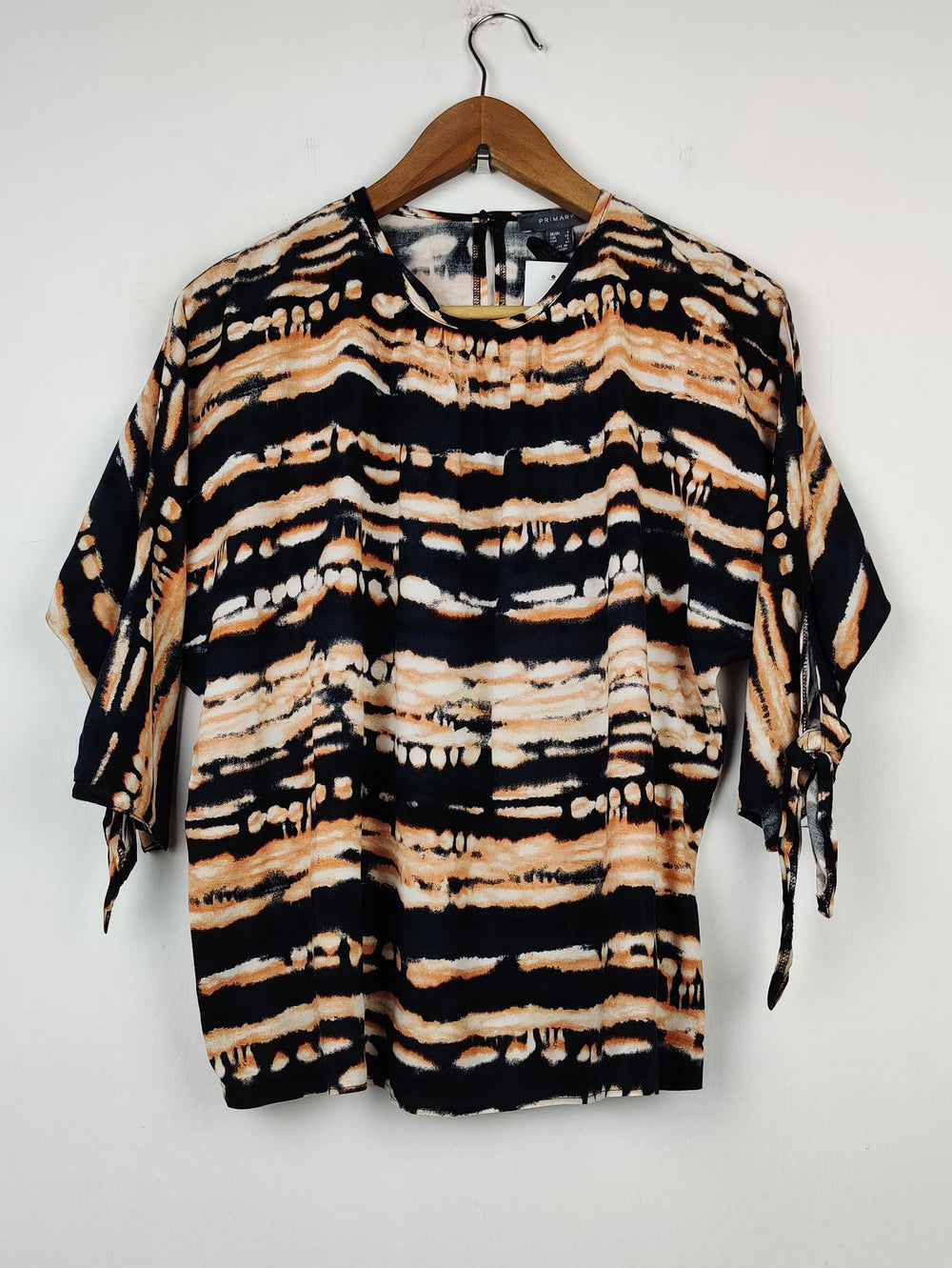 Buy online pre-used pre-loved 100% authentic & Original branded Primark (SWT-1169) available in Pakistan. Top international brands avilable.