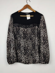 Buy online pre-used pre-loved 100% authentic & Original branded Bonmarche (SWT-1193) available in Pakistan. Top international brands avilable.