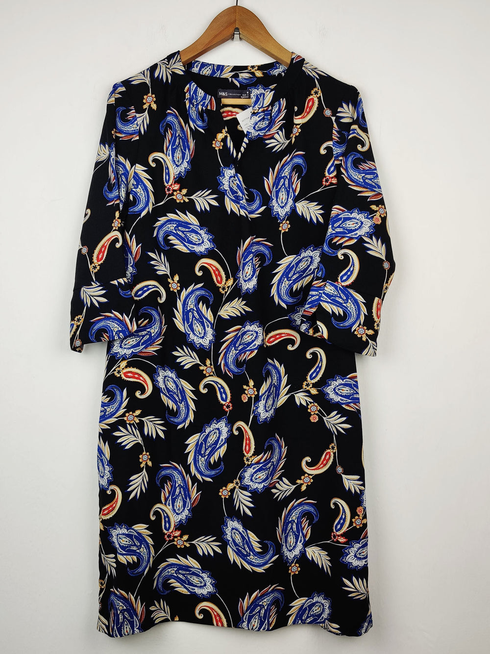 Buy online pre-used pre-loved 100% authentic & Original branded Marks & Spencer (SWT-1235) available in Pakistan. Top international brands avilable.