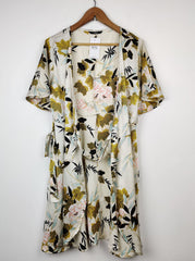 Buy online pre-used pre-loved 100% authentic & Original branded Only (SWT-1245) available in Pakistan. Top international brands avilable.