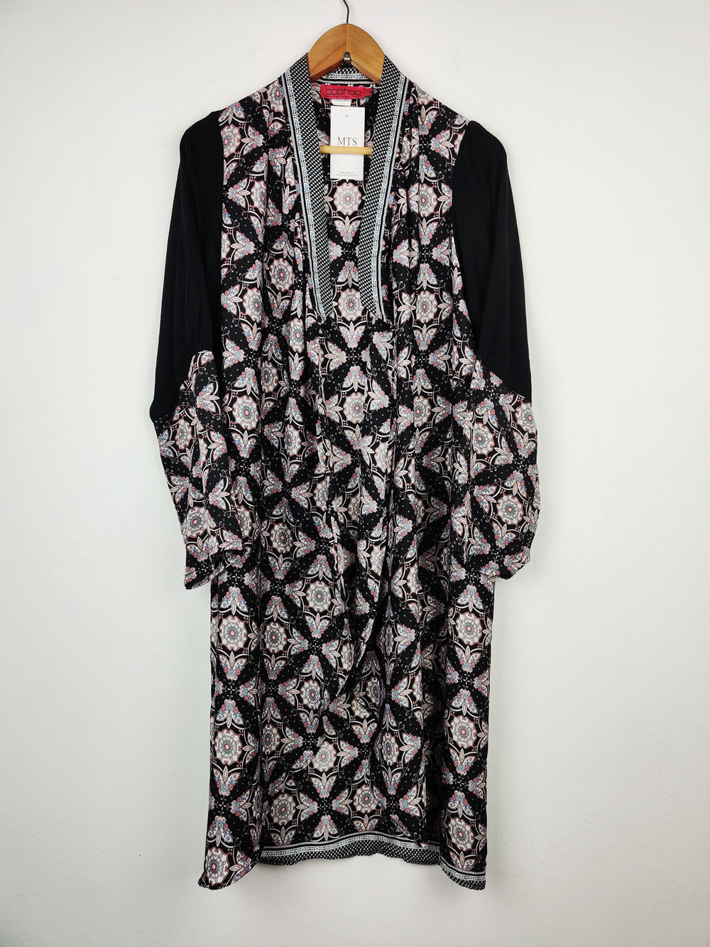 Buy online pre-used pre-loved 100% authentic & Original branded Boohoo (SWT-1289) available in Pakistan. Top international brands avilable.