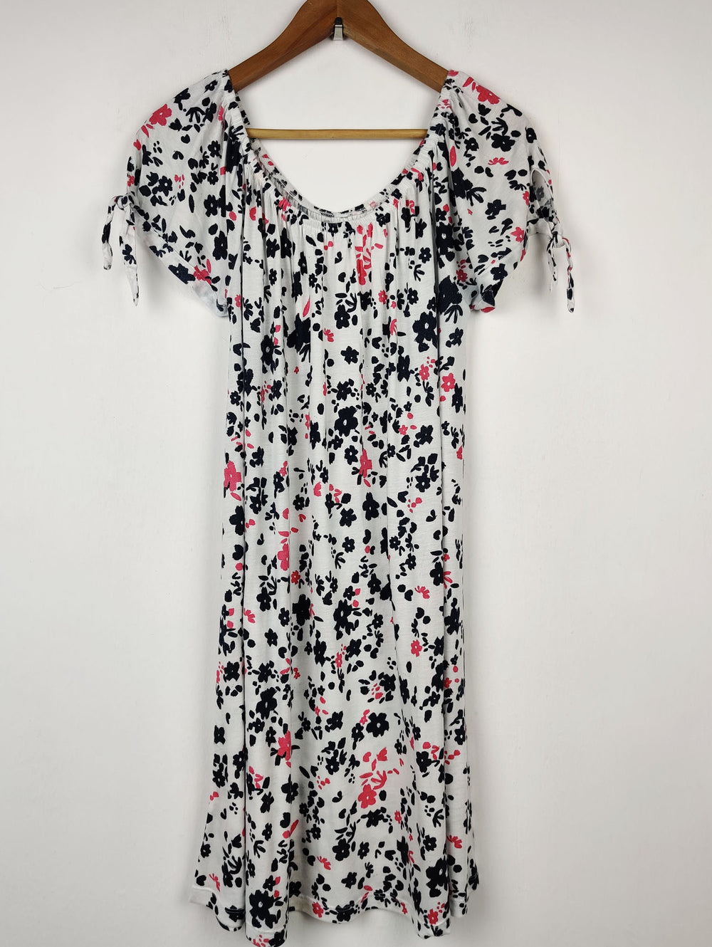 Buy online pre-used pre-loved 100% authentic & Original branded Gina Benotti (SWT-1303) available in Pakistan. Top international brands avilable.