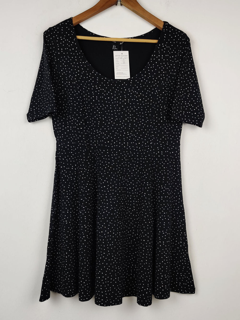 Buy online pre-used pre-loved 100% authentic & Original branded H&M (SWT-1304) available in Pakistan. Top international brands avilable.