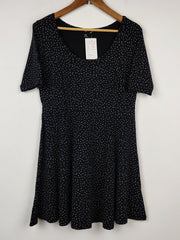 Buy online pre-used pre-loved 100% authentic & Original branded H&M (SWT-1304) available in Pakistan. Top international brands avilable.