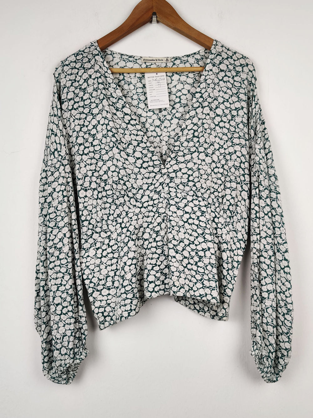 Buy online pre-used pre-loved 100% authentic & Original branded Abercrombie & Fitch (SWT-1308) available in Pakistan. Top international brands avilable.